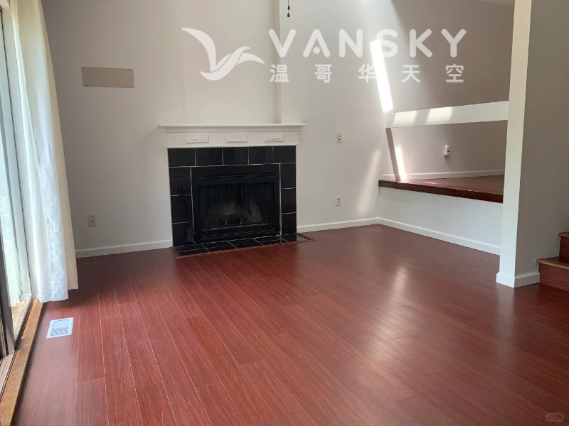 250227054706_本拿比Simon Fraser Village 三卧联排出租_3_Rick Li - 1NE地产_来自小红书网页版.jpg